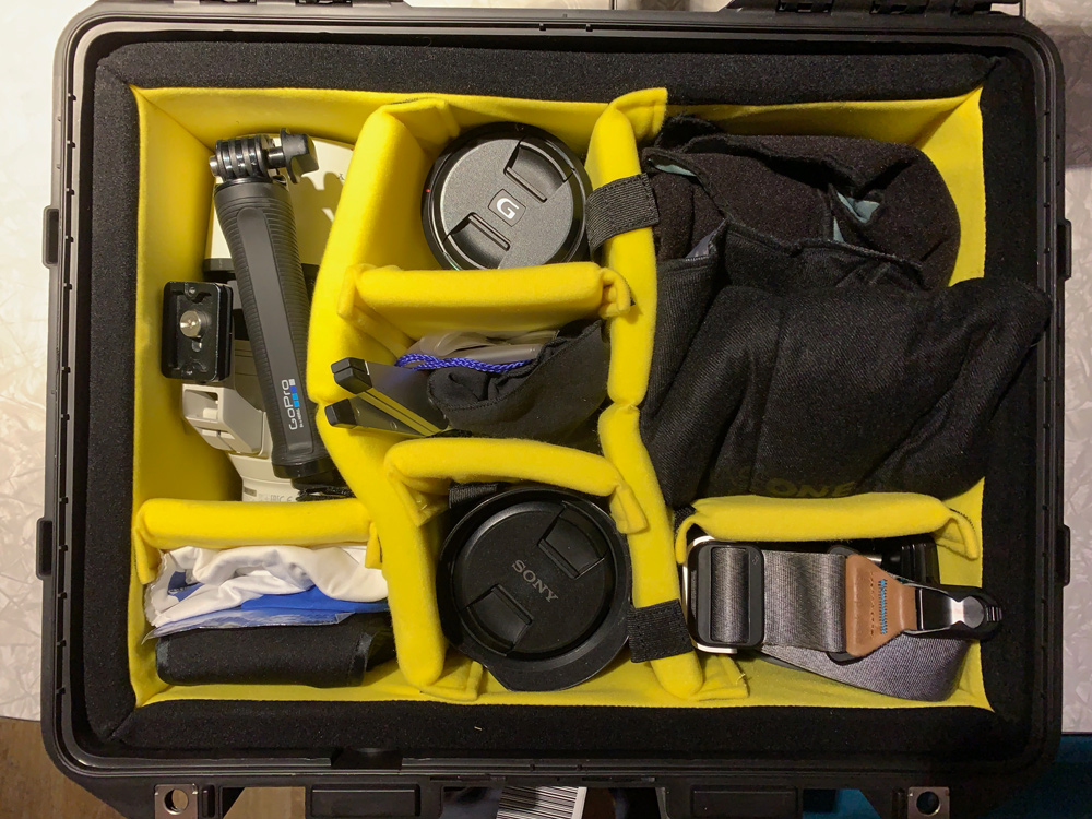 This is what I packed in the case. Two camera bodies (In lens wraps), 100-400mm, 16-35mm and 24-105mm lens. A OSMO Action cam and handle as well as sound gear, lens cloths, blower and a few other little things.