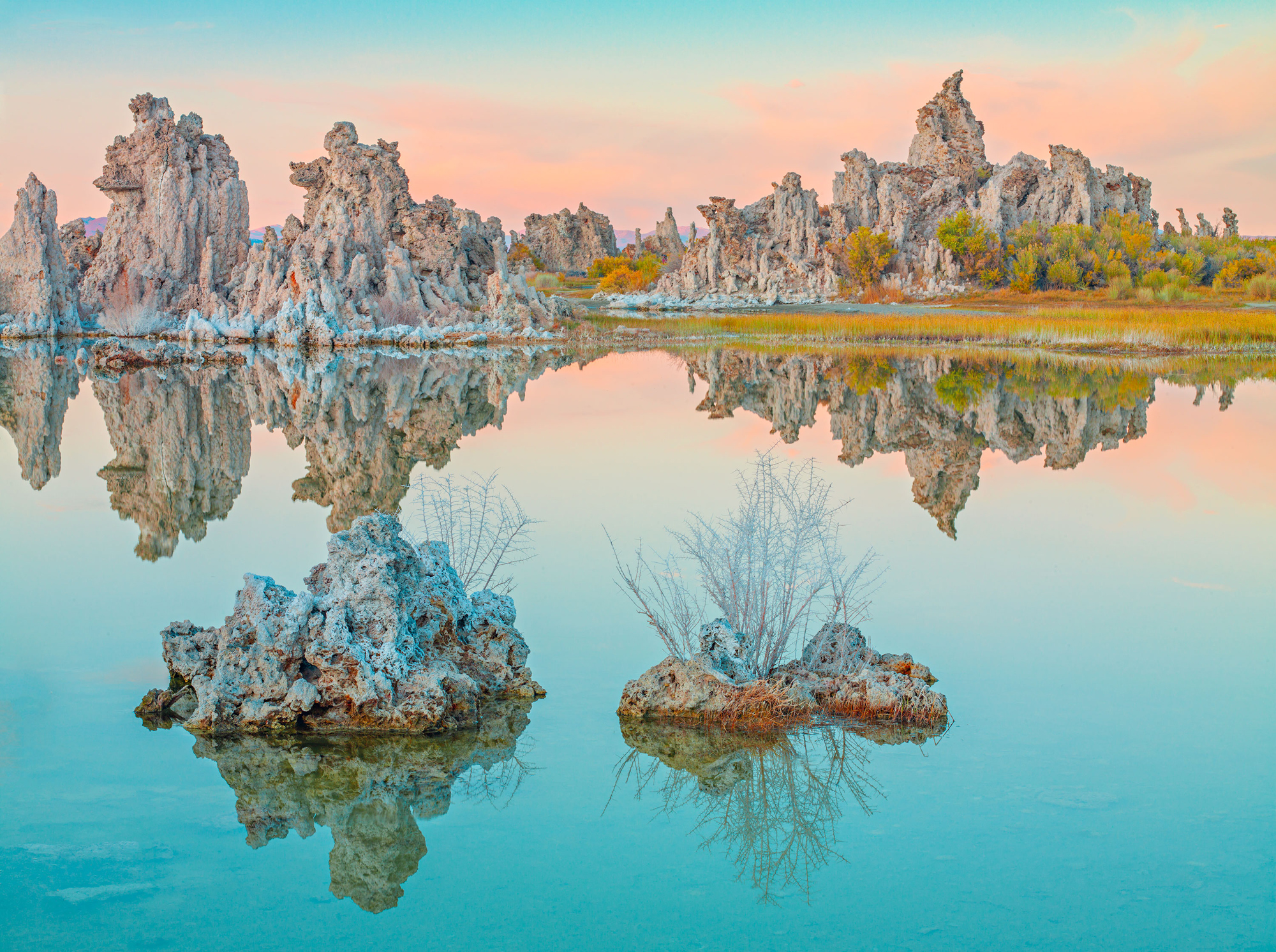 Mono Lake in Teal Colors