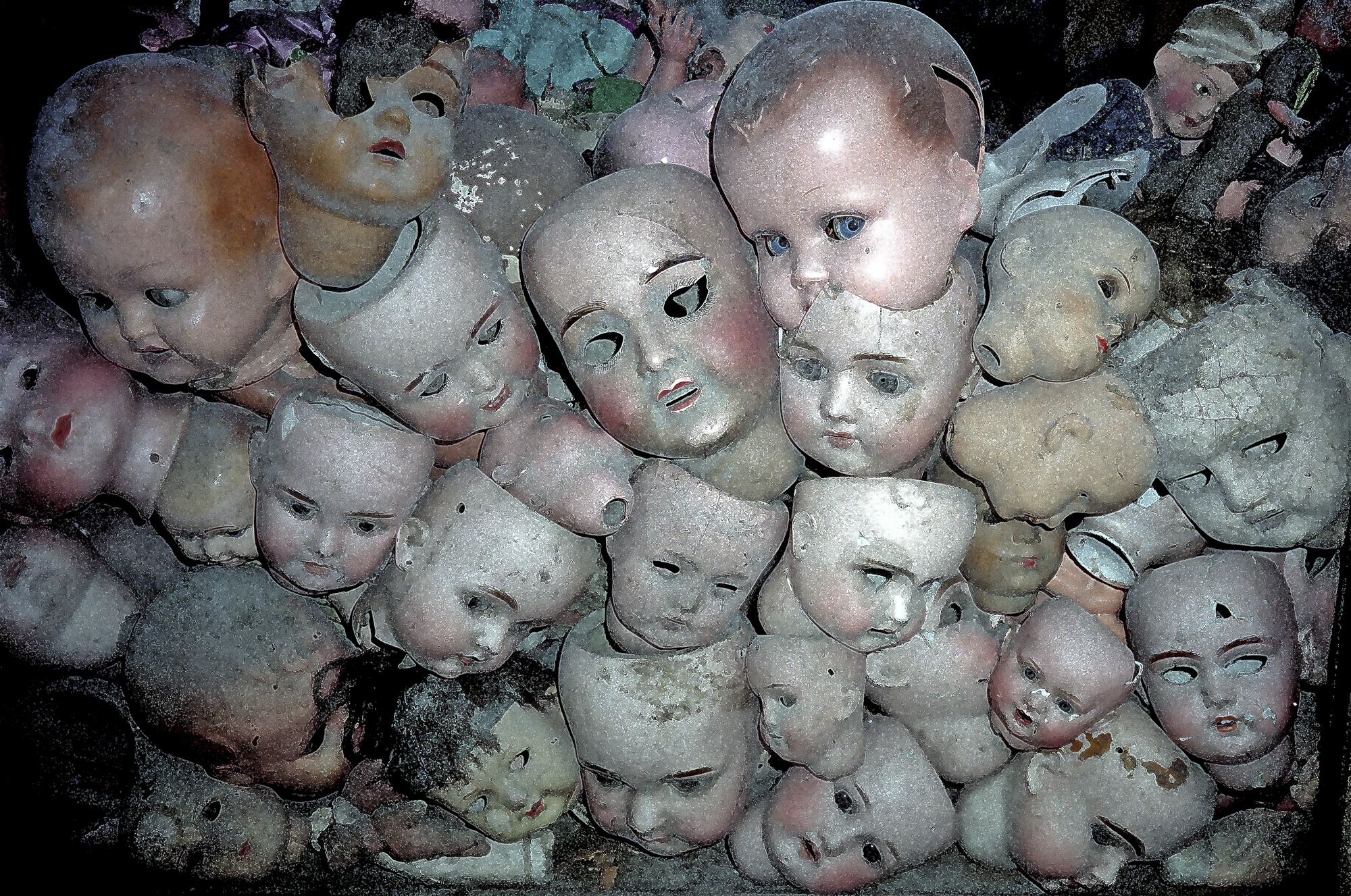 “Lost Souls”, 1993, Discarded old doll-heads, Rome, IT