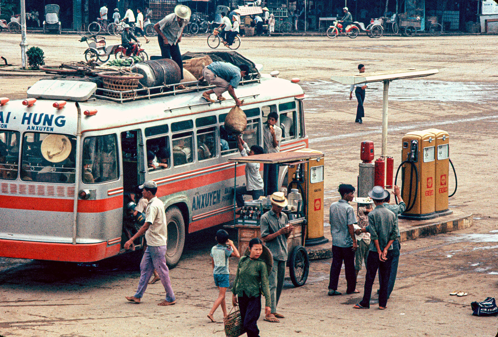Bus-Vietnam-1965