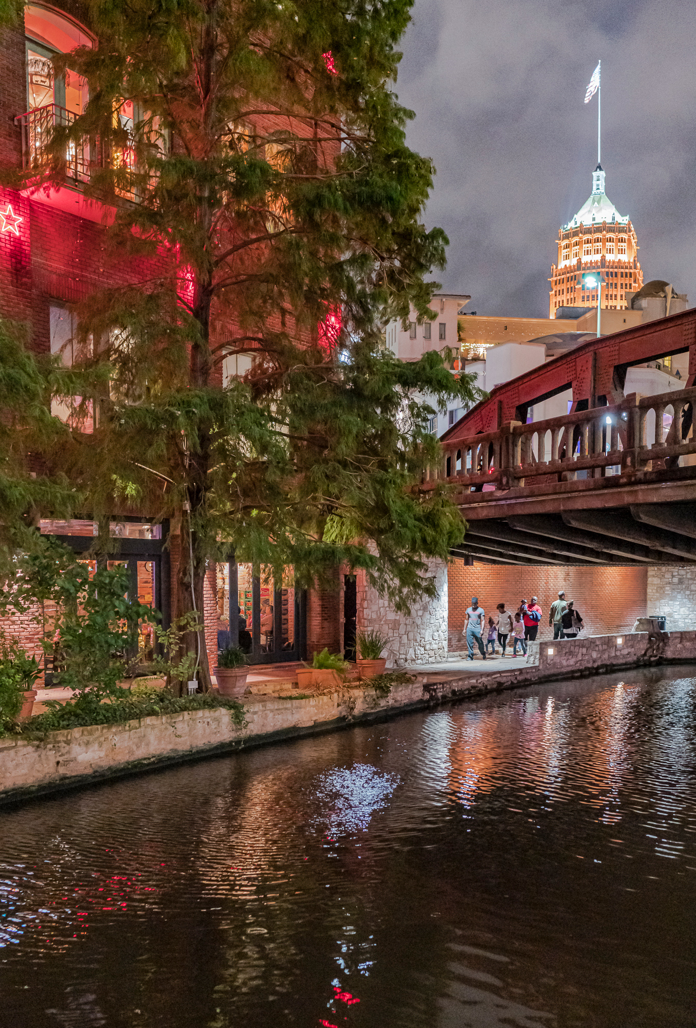 San Antonio Riverwalk comes to life at night